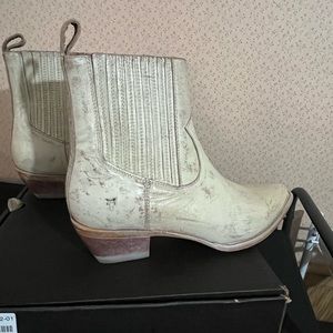 New Sacha Chelsea boot by Frye